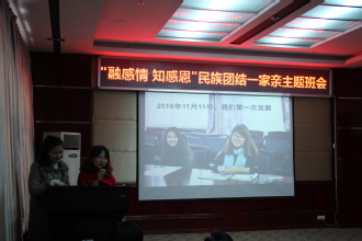 李丽老师与夏提努尔同学之间的真情流露